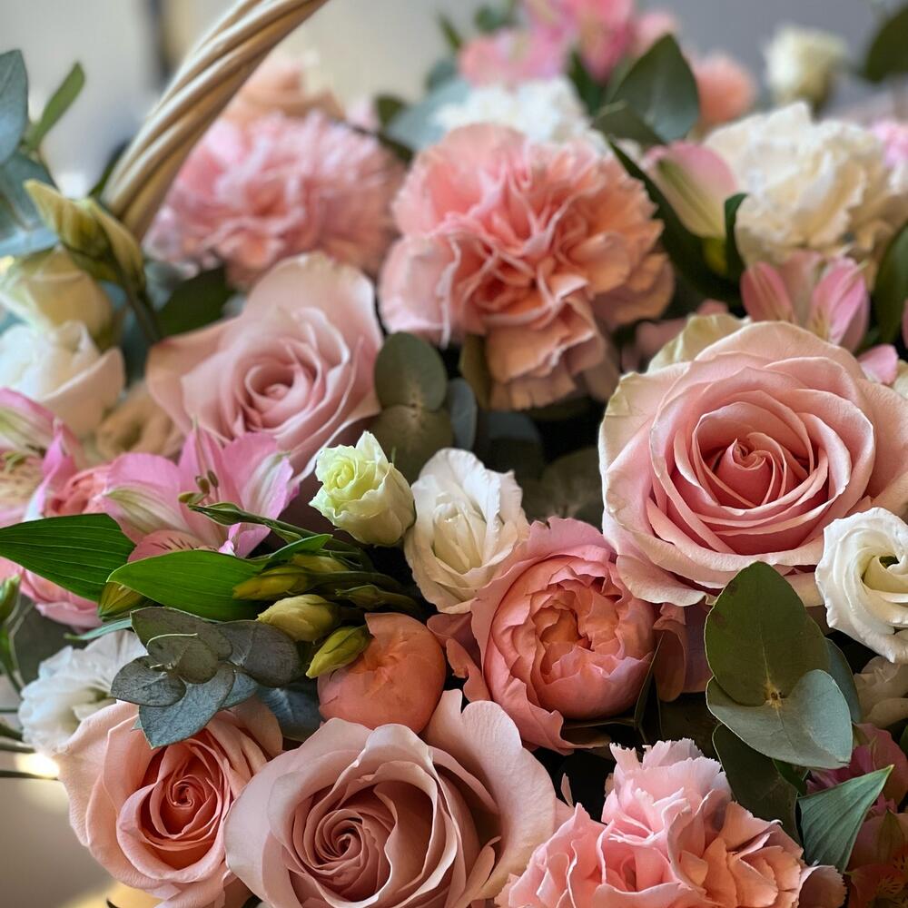 Корзина с цветами «Нежность моя» на свадьбу, на день рождения, маме, подруге , сестре, коллеге