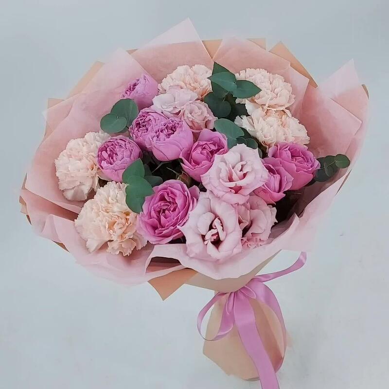 Букет с кустовыми пион. розами, эустомой и диантусами