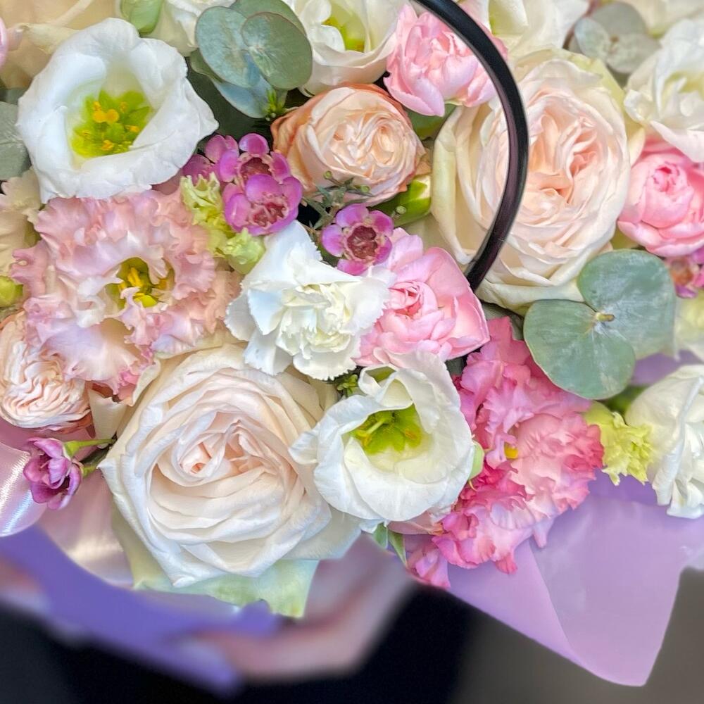 Цветы в коробке,пионовидная Роза,ароматная Роза